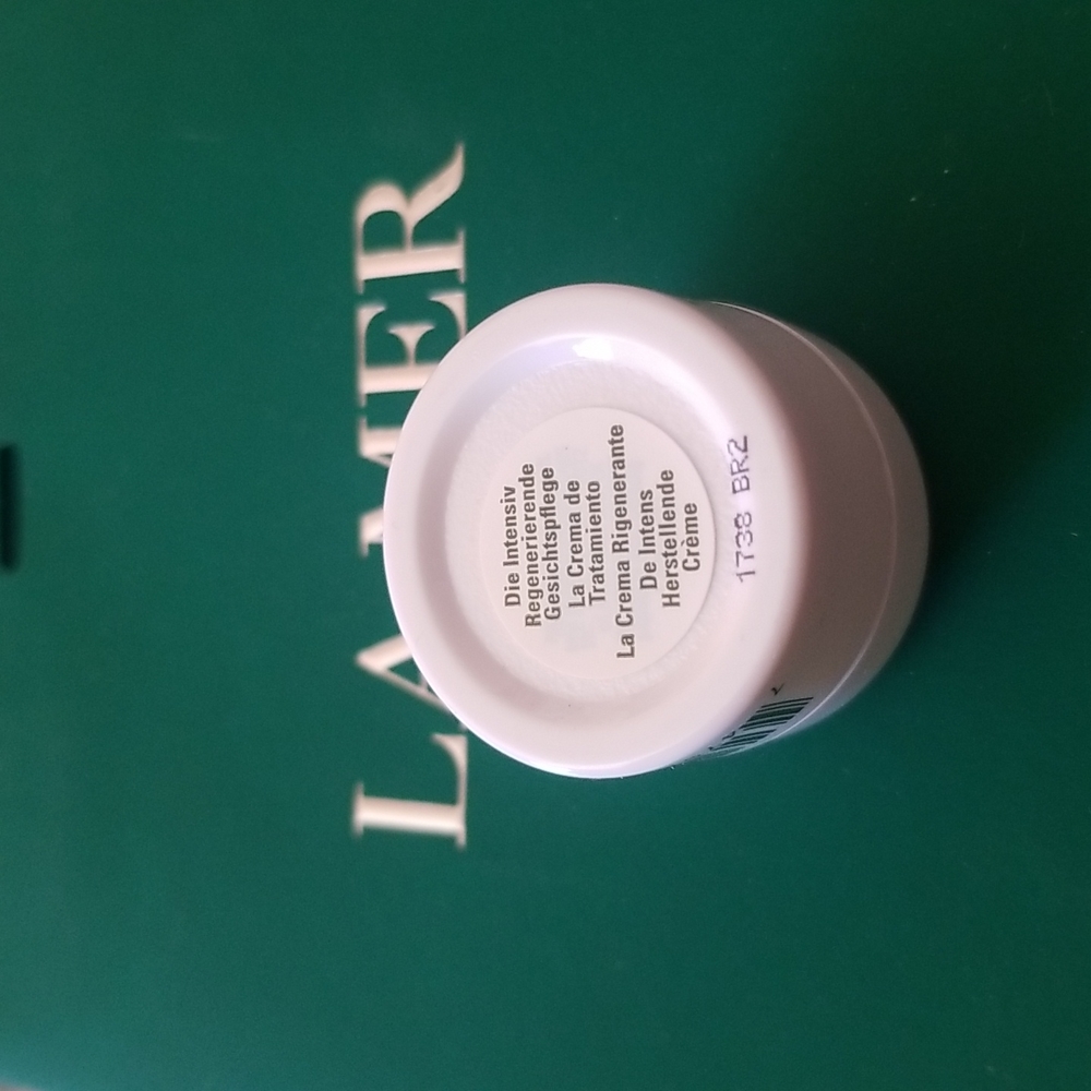 La Mer Moisturizing Cream - Picture 2 of 3